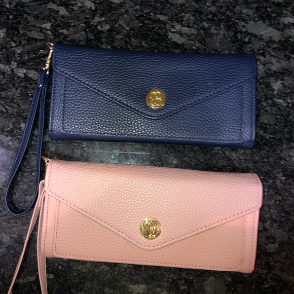 Bandolino Handbags - Wristlet/wallet. (2)